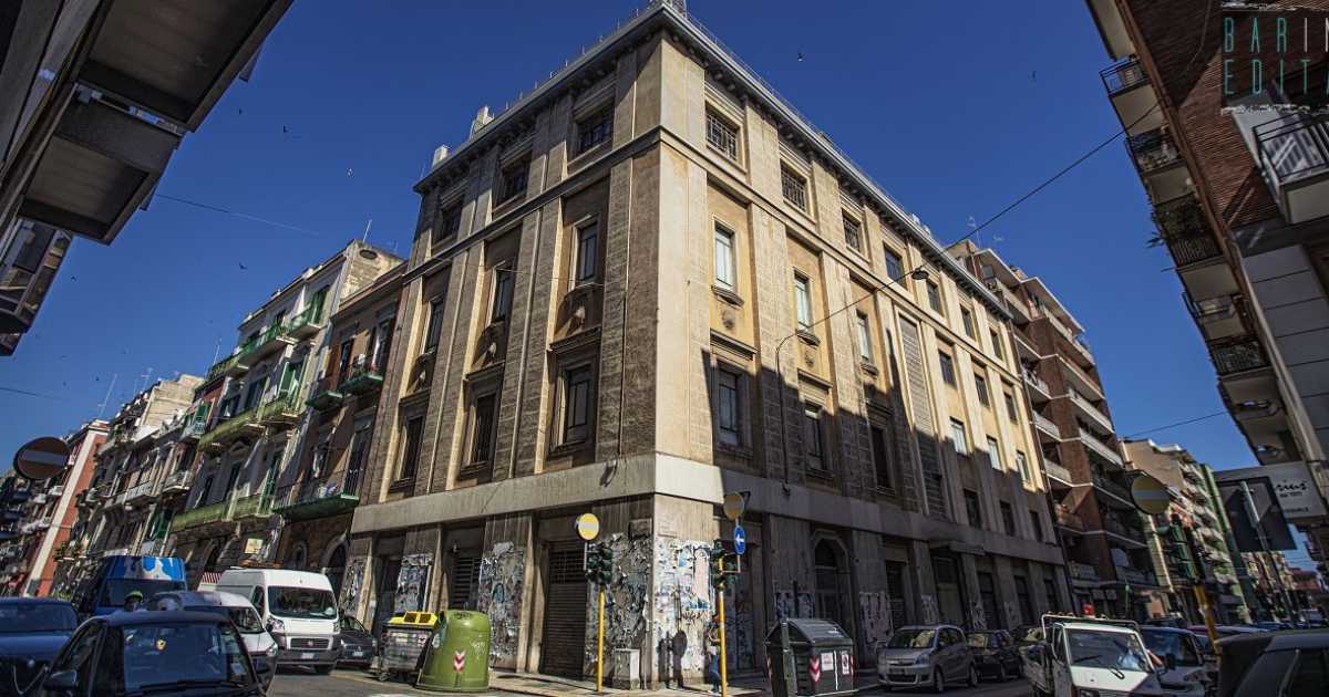 Il palazzo dell'ex Set: l� dove le centraliniste telefoniche mettevano "in contatto" Bari
